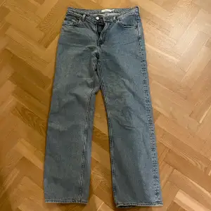 Jeans från &otherstories i storlek w29/l30