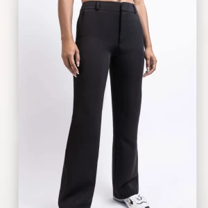 Midwaist kostymbyxor från madlady - helt nya storlek S långa😍fick hem fel och behöver inte båda