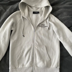 Peak performance hoodie - Skön peak hoodie i storlek S