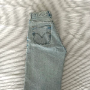Levis - Levis Ribcage i strl 25/32 i super fint skick! Säljes då jag inte kommer in i dem längre :( (ligger ute på tradera också) Nypris: 1200kr