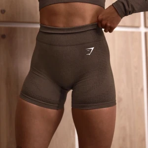 Gymshark shorts - Provade men aldrig använda💕 Jag själv kände att byxorna inte  satt så fint på mig, därför säljer jag dem. Storlek Xs 