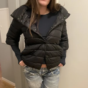 3/4 ärmad jacka - Så fin 3/4 ärmad jacka som är identisk med herno jackan😍