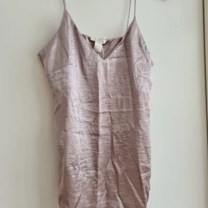 Metallic linne - Linne från h&m, nyskick. Lite liten i storleken.