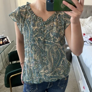 Topp!  - Så snygg topp i bohemiskt mönster vilket kommer vara så trendigt i sommar☀️☀️
