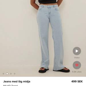 Säljare dessa populära jeans från NA-KD i storlek 36, endast använda 1-2 gånger så är i nyskick🤍