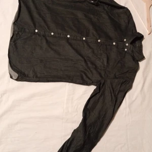 Skjorta - Svart/grå skjorta