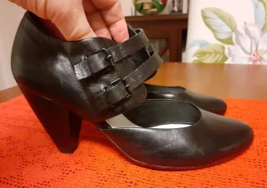 Vagabond Volt  - Vagabond Volt, stl 38, gummisula, klackhöjd längst bak 8 cm. Endast provade.  Swish eller kontant betalning vid upphämtande, finns i centrala Kalix. Kan skickas & då betalar köparen frakt.