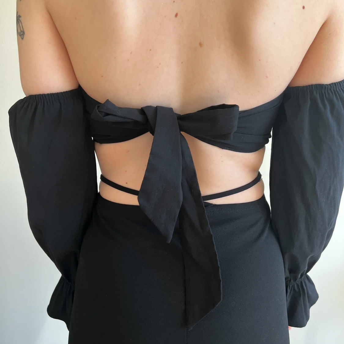 Crop top med knyt - 90