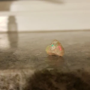 Opal  - Säljer min opal då jag behöver pengarna.Den har ett ännu vackrare färgspel i verkligheten.