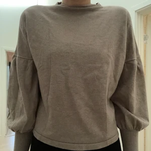 Stickad tröja  - Stickad tröja. Fin passform💕