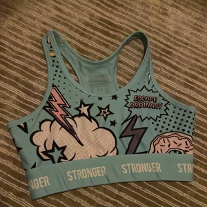 Stronger topp - Säljer en stronger topp i strl xs. Jätte fin och inga täcken på användning, super skick!  Fint mönster och väldigt bekväm! Tvättas såklart innan sändning. Köparen står för frakt 💕