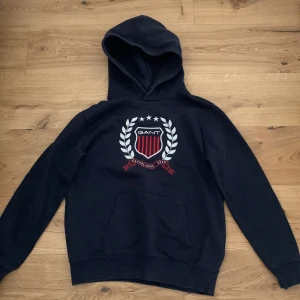 Gant hoodie - Säljer min gant tröja för att den har blivit för liten   Skick 9/10   Hämtning i Enköping biblioteket   Skickas ej