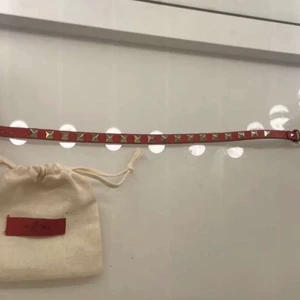Valentino armband  - Dubbelt valentino armband som är i bra sick som är köpt för 3200 och säljer de för 1900❤️‍🔥