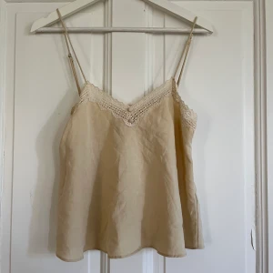 Blus  - Blus från zara super fint skick!  