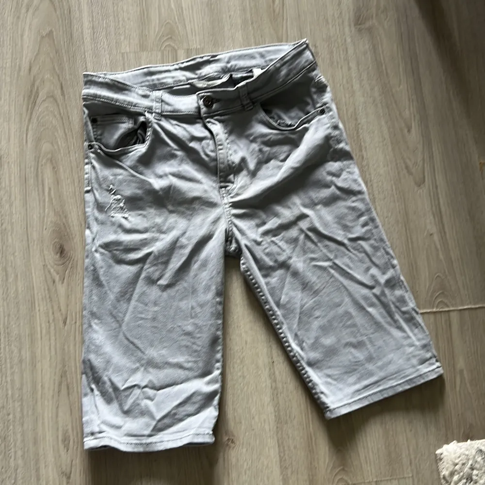 Shorts  Hund finns hemma storlek 170cm . Shorts.