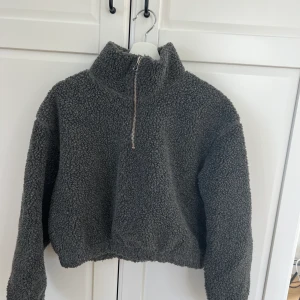 Croppad teddykofta - Teddykofta/jacka  Skriv om du vill ha fler bilder 🫶🏻