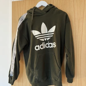Adidas hoodie  - Grön adidas hoodie.