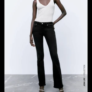 Lågmidjade jeans - Lågmidjade bootcut jeans från zara, helt oanvända (lappen kvar)💓