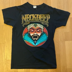 Neckdeep T shirt - Neckdeep t shirt i storlek M.