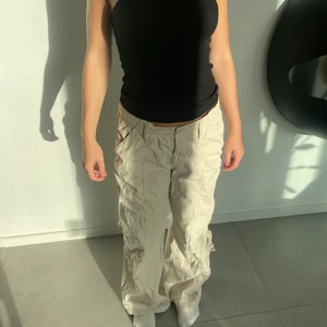 Cargo pants low waist urban outfitters  - Lågmidjade cargo pants i storlek S