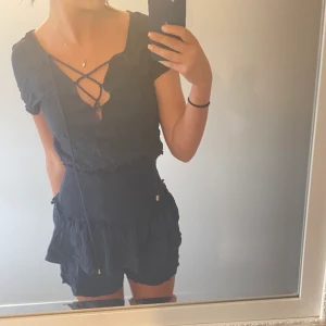 Volang klänning - Super söt volang ”klänning” )har som inbyggda shorts )💞