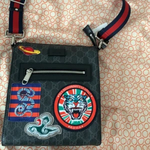 Axelväska - Skriv till mig för mer information! Stockholm 