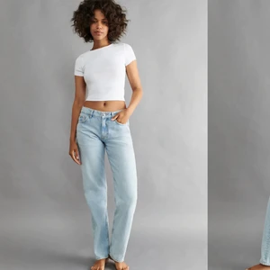 Low straight jeans  - Säljer dessa jeans från Gina i storlek 34 jag har bara använt de en gång så prislappen är kvar. Säljer då de var för stora och skulle behöva storlek 32 så om någon har de i storlek 32 men vill ha 34 kan vi byta. 