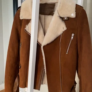 Jacka från Primeboots  - Helt ny och använda jacka från Primeboots i en modell som är trendigt just nu. 