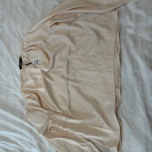 Helt ny blus - Helt ny blus från bikbok, aldrig använd. Storlek m