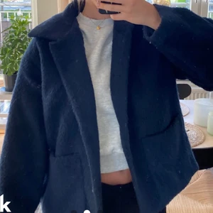 Monki kappa - Säljer denna jätte fina kappa från monki🥰