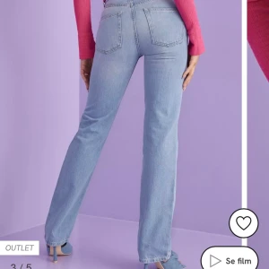 Jeans - Storlek 34 använda 1 gång säljer pågrund av lite för små