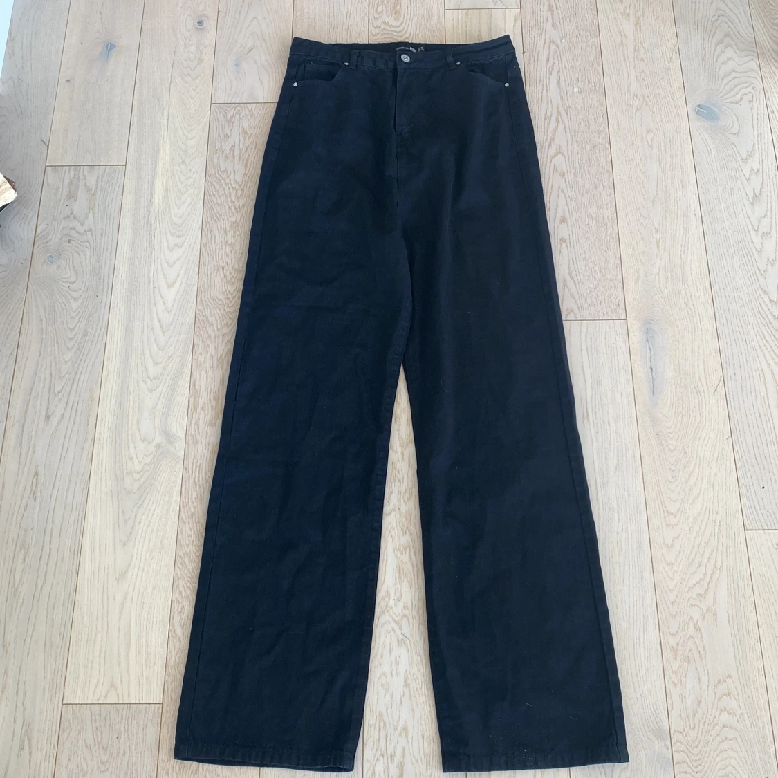 Oanvända svarta raka jeans (Högmidjad) Tall från Boohoo