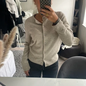 Stickad kofta - Beige stickad kofta❤️