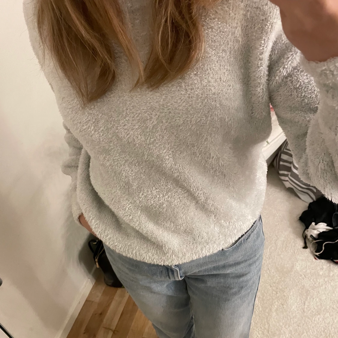 Vit/grå lurvig tröja från Cubus