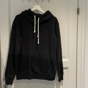Svart hoodie st M - Svart hoodie storlek M Från FSBN 150kr