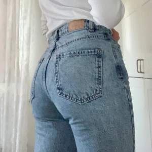 Jätte snygga jeans. De är använda ett fåtal gånger men säljer de eftersom de är för små för mig. De är hela och har inga fel som jag har upptäckt. ❤️