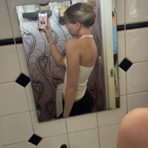 topp - jätte fin topp från gina! använd va 3 gånger, jätte bra skick!💗