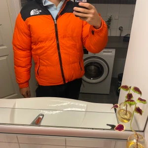 The north face jacka - Tjena! Säljer nu min fina north face jacka🙌 Den är i väldigt bra skick😶‍🌫️ skicka ett dm ifall du undrar något🤠 TRYCK INTE ”köp nu” OBS det är en Replika