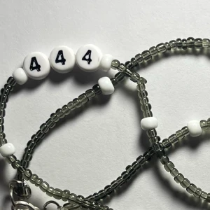 444 svart och vit handgjord halsband 🖤 - 40cm | frifrakt ☺️