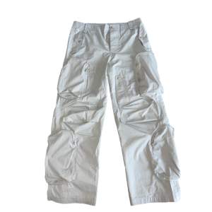 Selling white cargo pants  8/10, wore them no more than 5 times Size L  For measurements and additional photos text me Half of the funds go to help Ukraine🇺🇦 🇸🇪