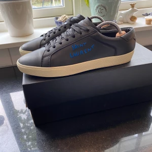 Saint Laurent sneakers - Nypris ligger på ish 7k Storlek 42 passar 43 Nyskick 🤩🤩🤩🤩