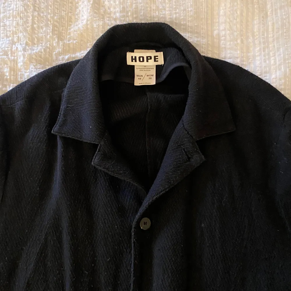En HOPE tröja/skjorta/blazer. . Tröjor & Koftor.