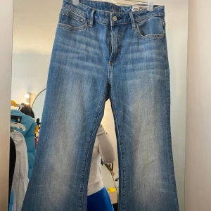 Bootcut jeans  - Köpt secondhand men blivit försmå, väldigt bra skick, passar xs-s, bootcut 