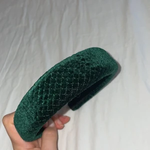 Diadem - Grönt vadderat diadem😍😍