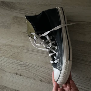 Converse  - Säljer mina Converse då det inte riktigt är min stil! Andvända 3/4 gånger 💗💗