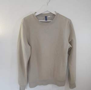 Fin beige ”divided basic” h&m sweater  Skriv gärna om du vill flera bilder!