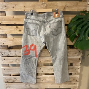 Levis 513 - Bra skick, vida ben