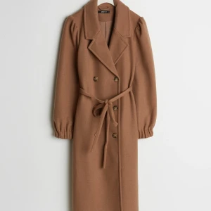 Gina kappa - Säljer denna sååå fina kappan ifrån Gina, bara använt 2 gånger 💕