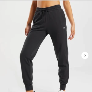 Byxa - Säljer vidare mina gymsharkbyxor då de ej kommer till användning. Nyskick