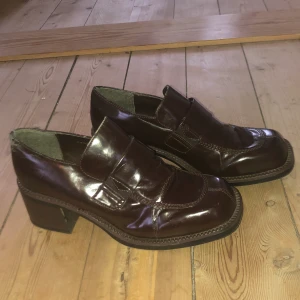 Vintage pumps storlek 39 - Ett otroligt fint par vintage pumps i storlek 39.  Äkta läder. O vintage. 